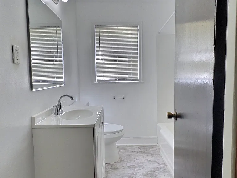 2317 Redbud Ln — Photo 6