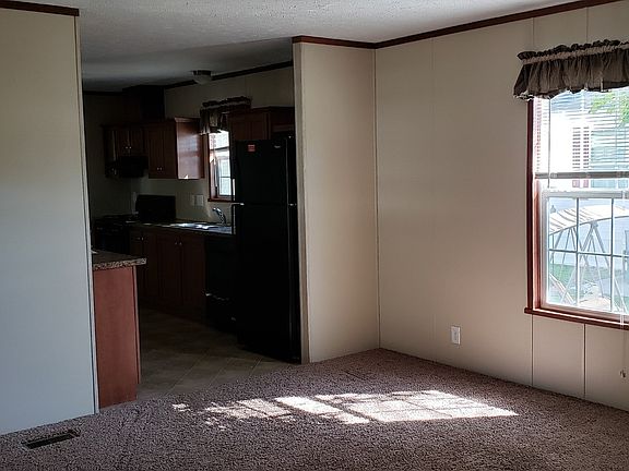 3rd image of 516 Courtland Ln #400
