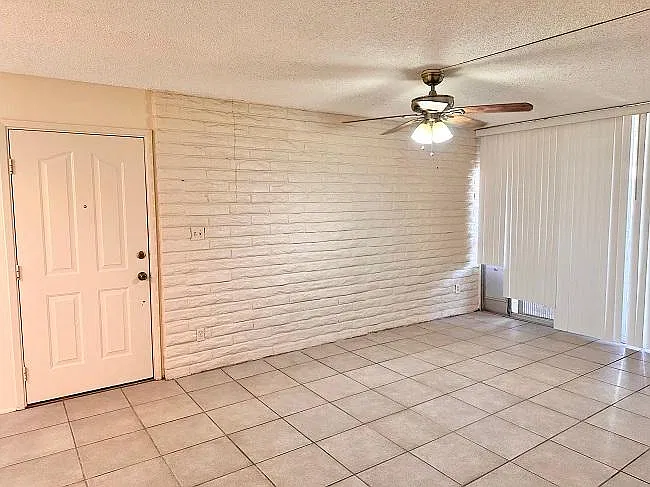 2 bed, 905 sqft, $1,250 — Photo 3
