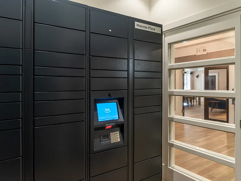 Amazon Hub Locker