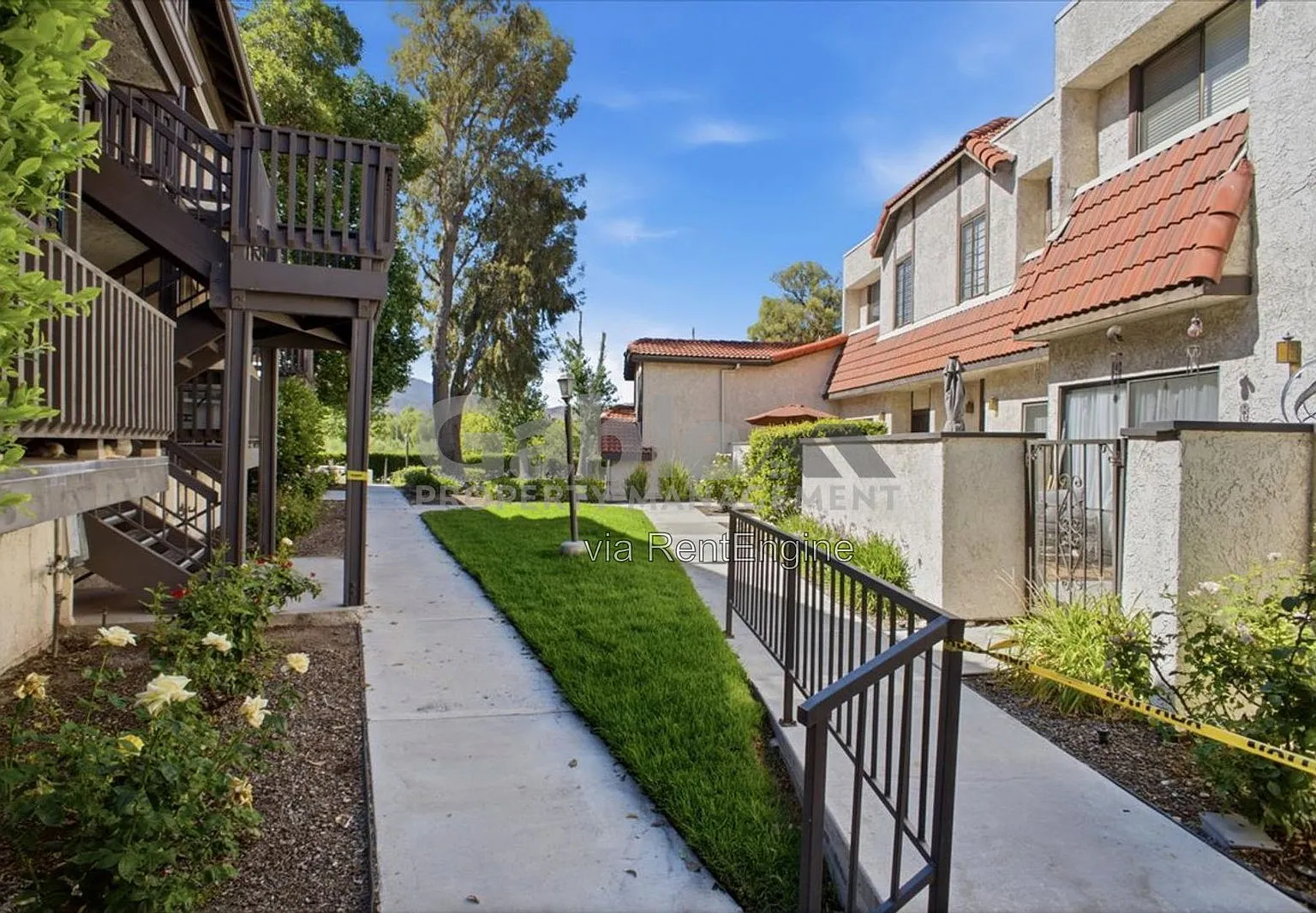 1 bed, 1.0 bath, 809 sqft, $2,349 — Photo 2