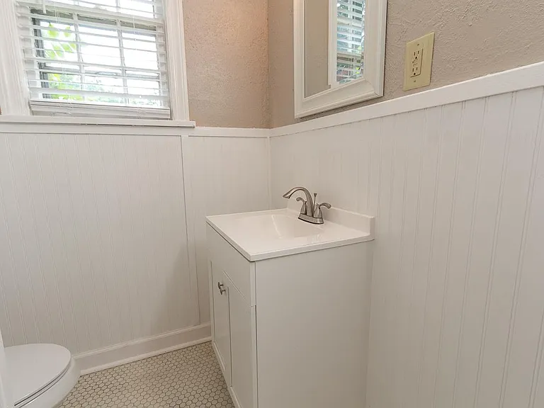 956 Biggs St — Photo 9