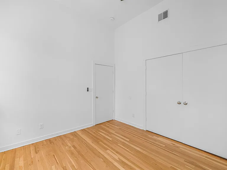 716 Madison St #204 — Photo 12