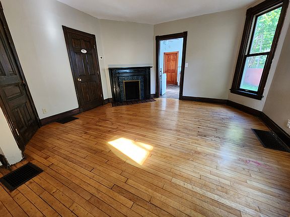 4th image of 3045 Harriet Ave Unit 1