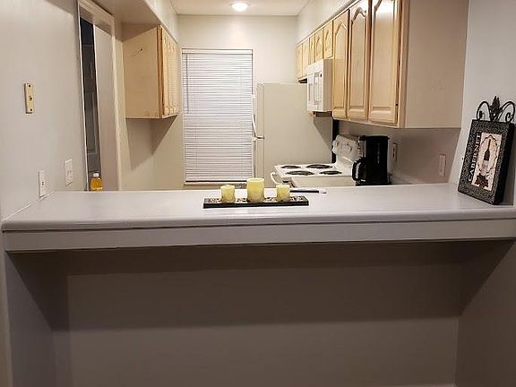 4th image of 1210 W Parkway Ave