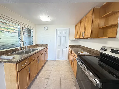 2226 Noah St Photo 1