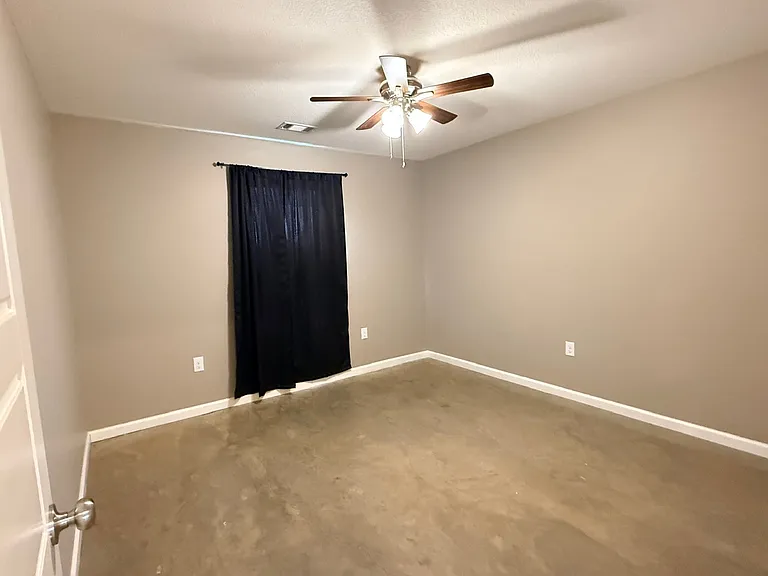 907 Thomas St #B — Photo 8