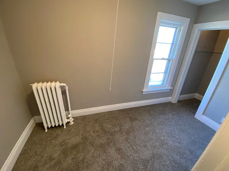 200 E 3rd St #UPSTAIRS — Photo 7