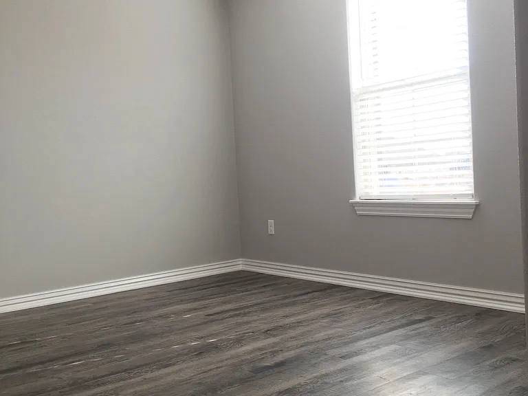 508 N Yona Ln — Photo 5
