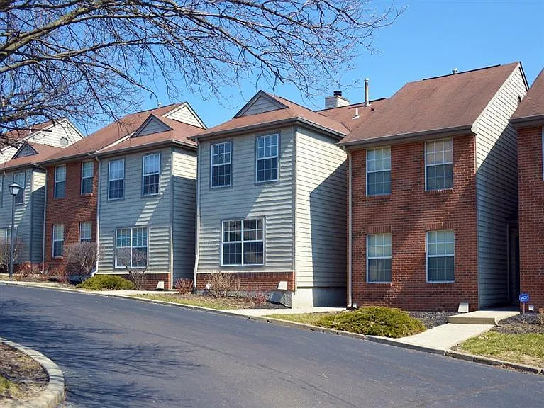 2 bed, 2.5 bath, 2000 sqft, $2,200 — Photo 1