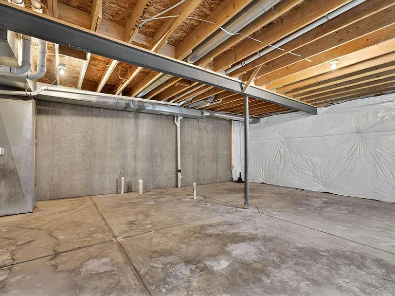 6361 N Malaya St — Photo 26