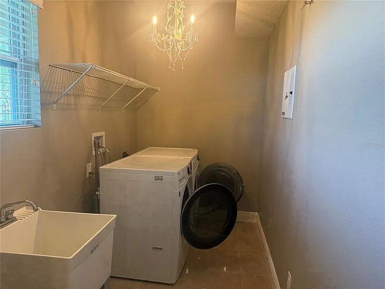 3128 Amalfi Dr — Photo 9