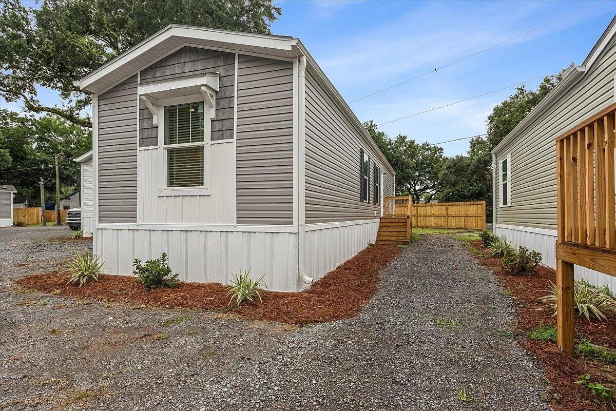 2 bed, 2.0 bath, 700 sqft, $1,850 — Photo 2