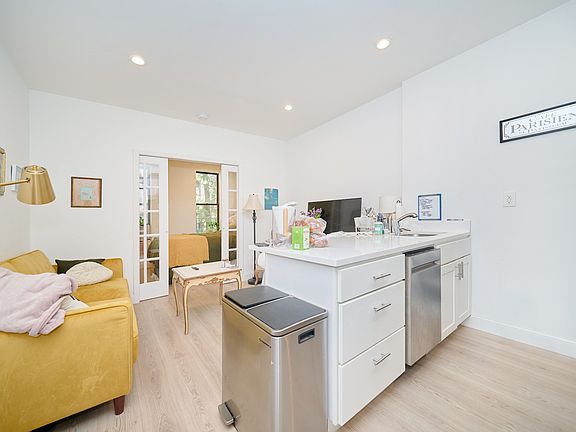 4th image of 319 E 78th St #3D