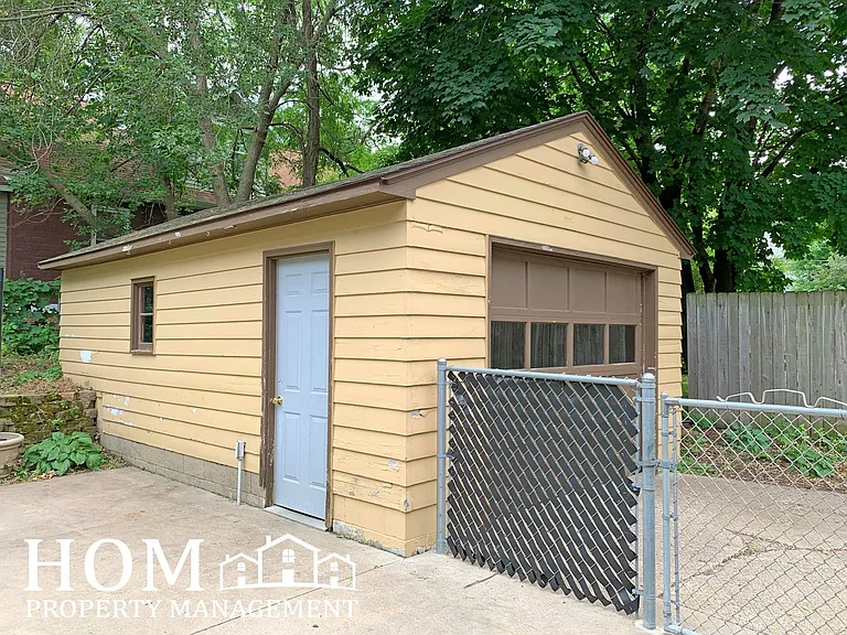 1103 N 6th St — Photo 14