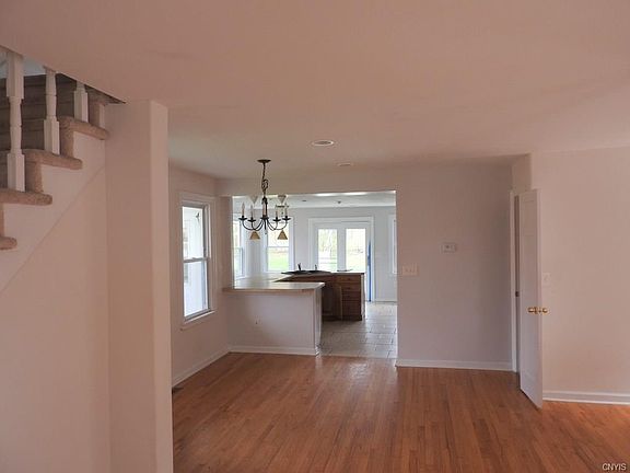 3rd image of 51 Myrtle St