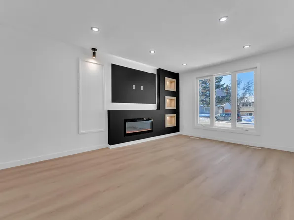 1755 37th St NW, Edmonton, AB T6L 2P6