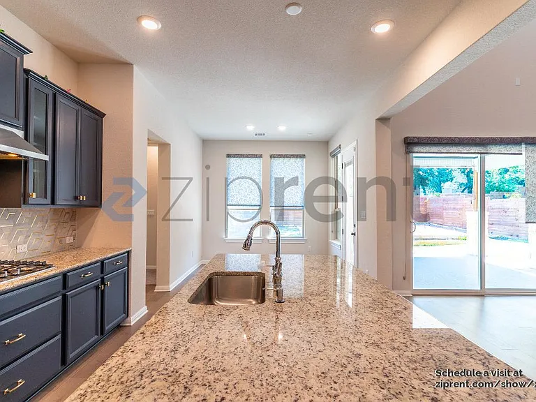 7601 Paruline Dr — Photo 7