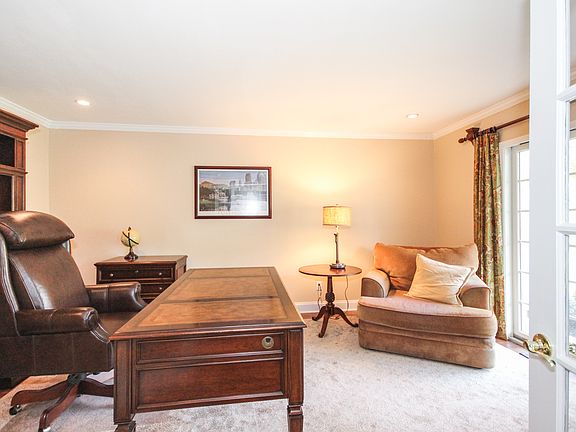4th image of 718 Wilson Cir