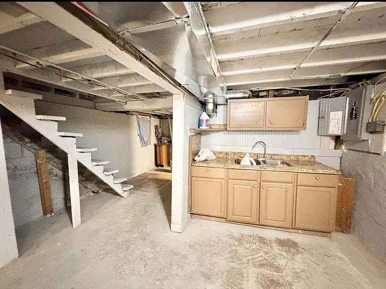 1308 W 13th Ave — Photo 2