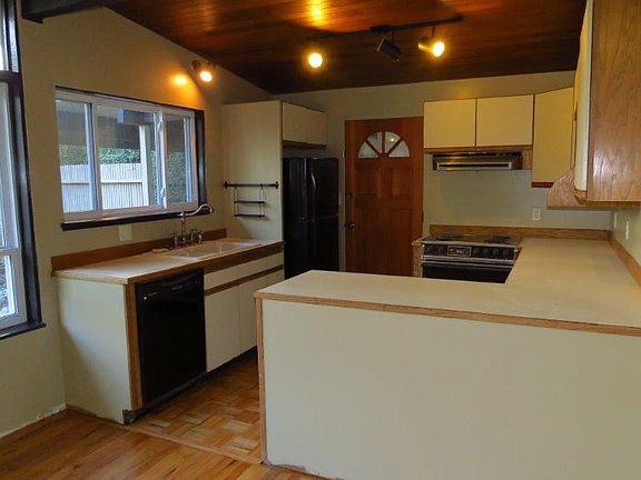 4th image of 12412 NE 6th Pl