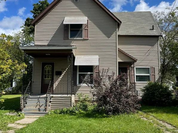 1013 Young St, Sault Sainte Marie, MI 49783