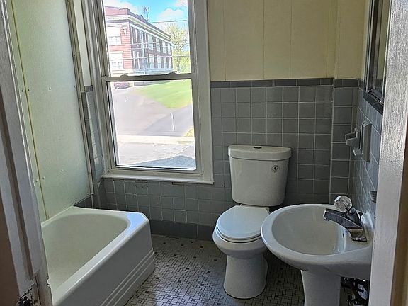 2nd image of 529 Main St #2