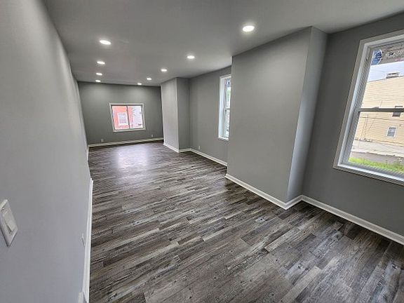 2nd image of 905 McCandless Ave