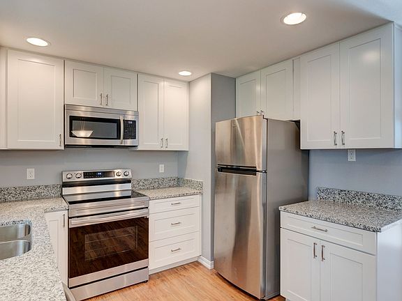 2nd image of 363 SE Fisher Ct