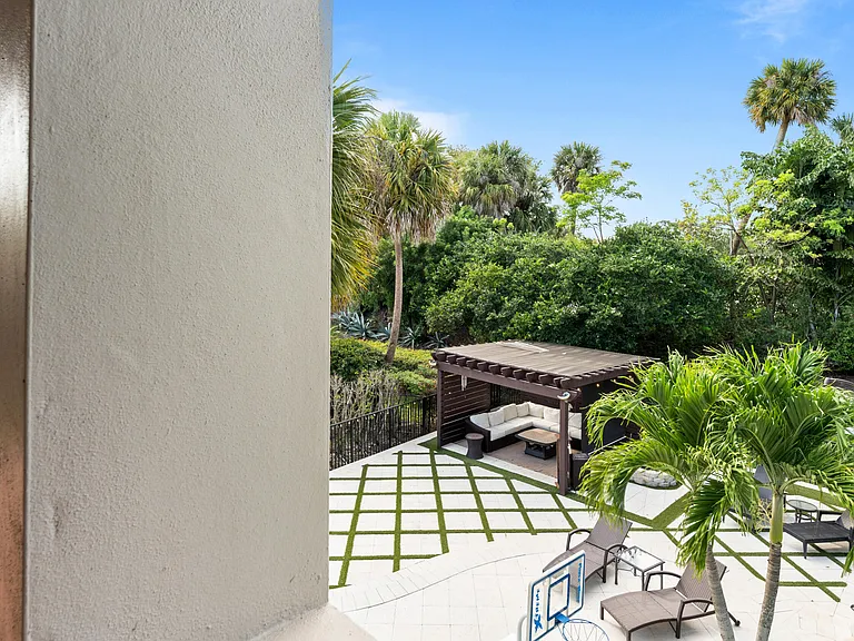 9521 Eden Mnr — Photo 109