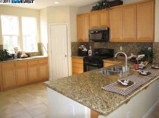 1711 Summer Ln, Richmond, CA 94806