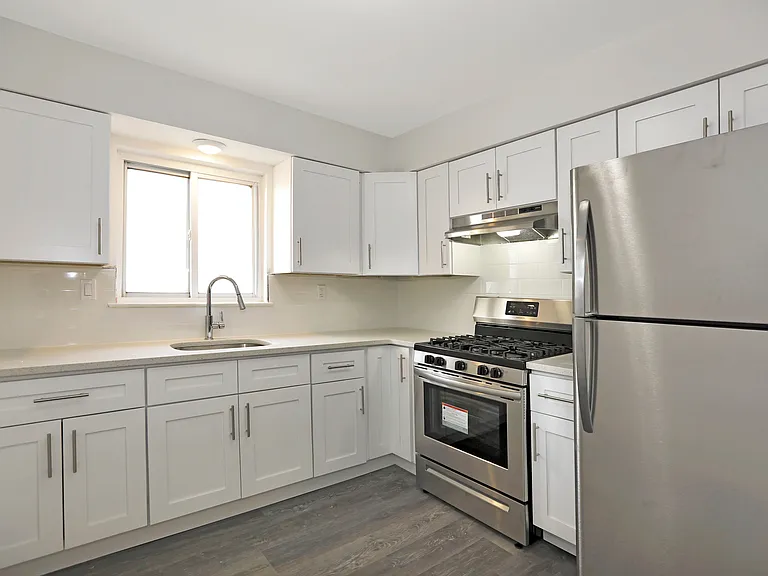 570 Fairview Ave #2 — Photo 2