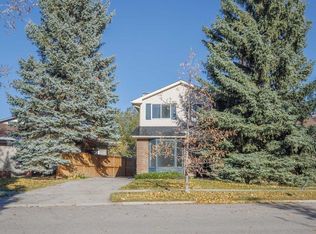 383 W Woodfield Rd SW, Calgary, AB T2W 3V8