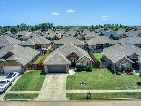 2nd image of 1724 Blake Way