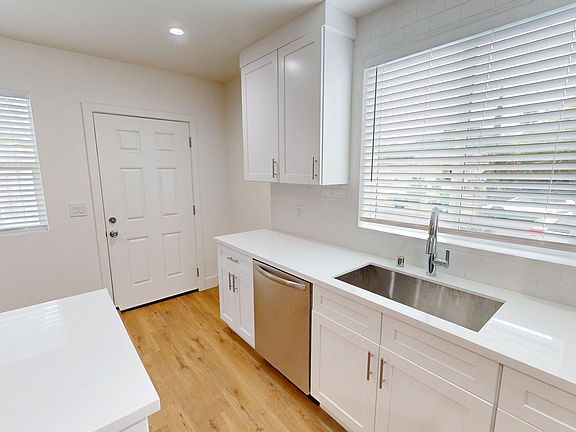 3rd image of 936 Calle Pensamiento #A