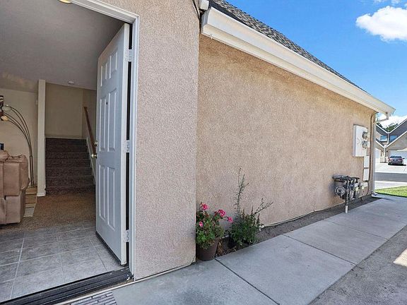 2nd image of 458-460 Pearl Pl