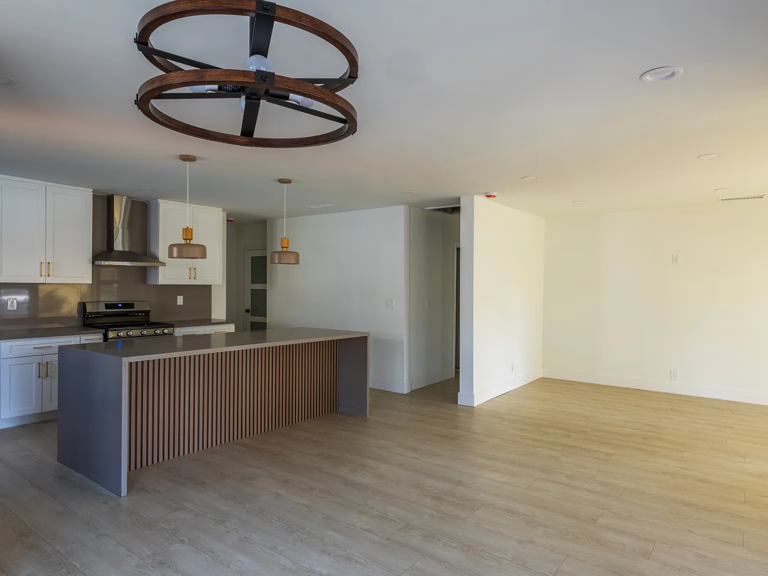 17601 Hamlin Street - . — Photo 3