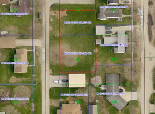 403 5th St, Howe, IN 46746