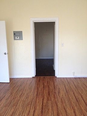 4th image of 1018 W 57th St APT 12
