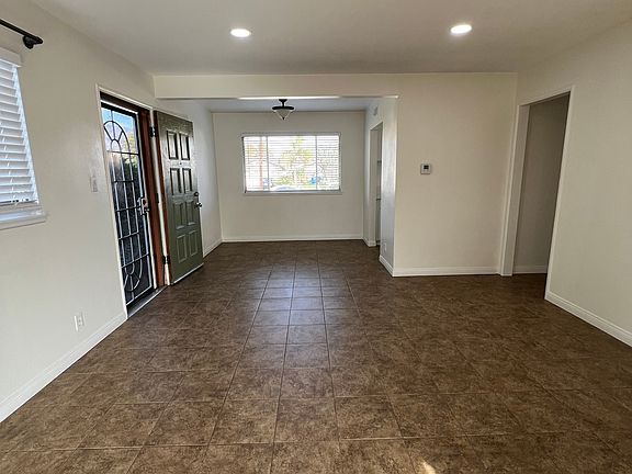 5th image of 340 Laurie Ln