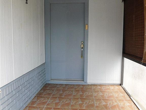 3rd image of 10525 Putnam Ct