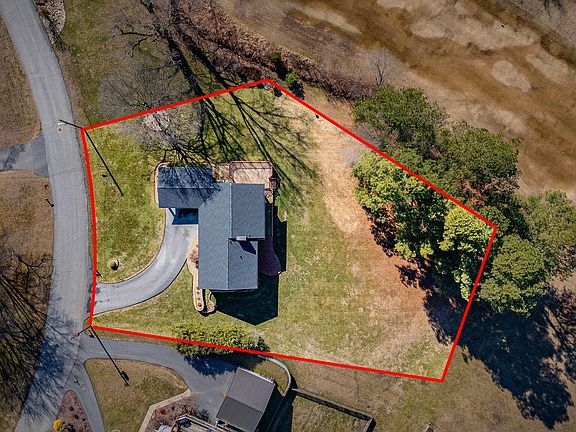 4th image of 416 Manderley Rd