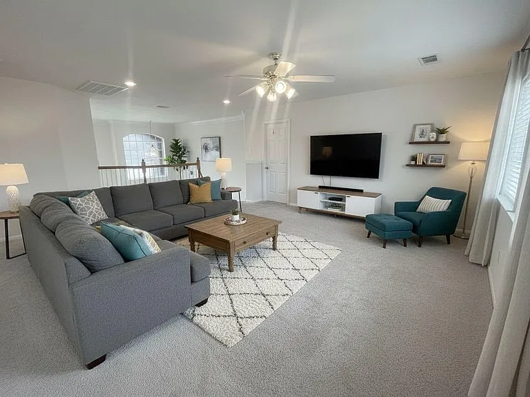 18807 Harbor Key Cir — Photo 35