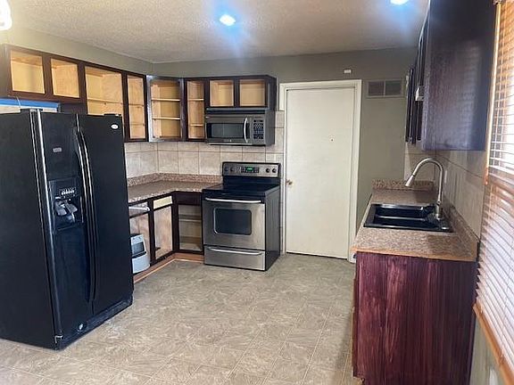 3rd image of 7605 E 108th St