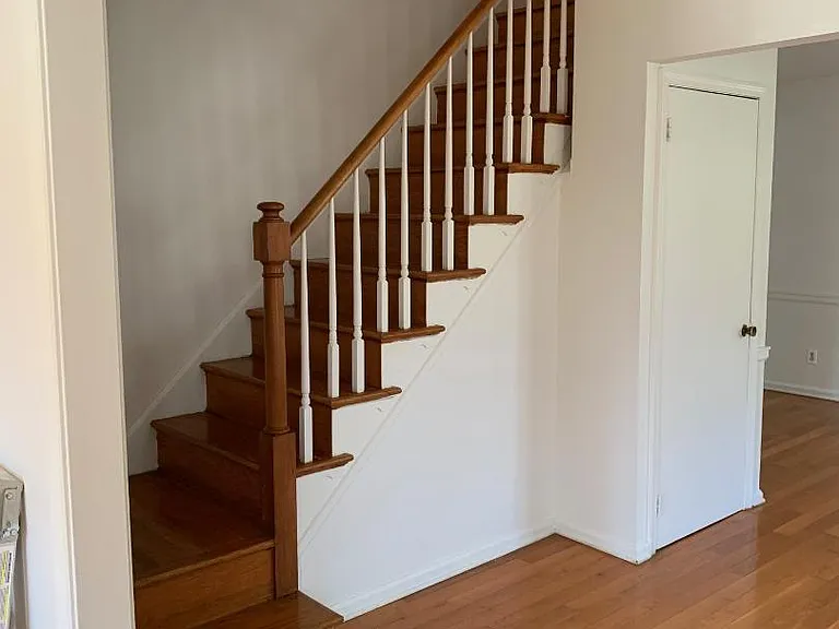 639 Barnes St — Photo 5