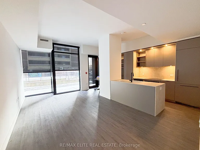 55 Charles St E #Townhouse 10 — Photo 1