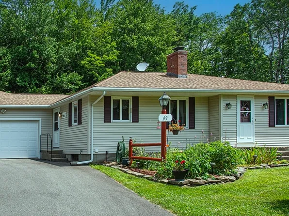 49 S Main St, Williamsburg, MA 01096