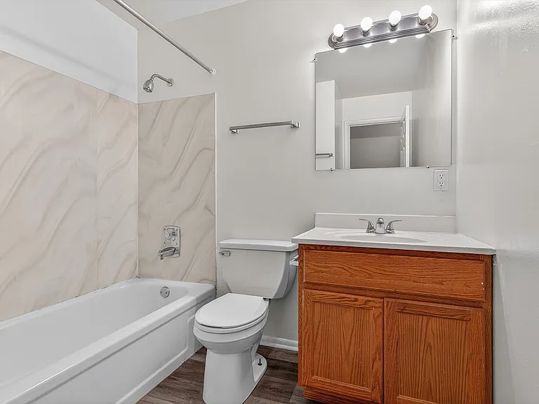 28-(Apt 2B) 2x2- Bath