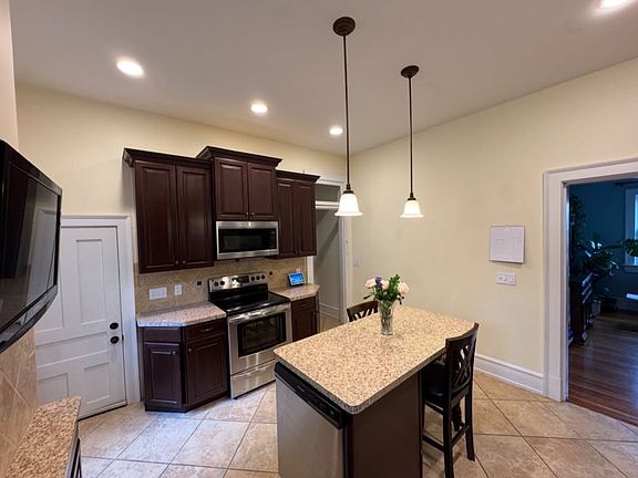4th image of 113 Yeardley Ave