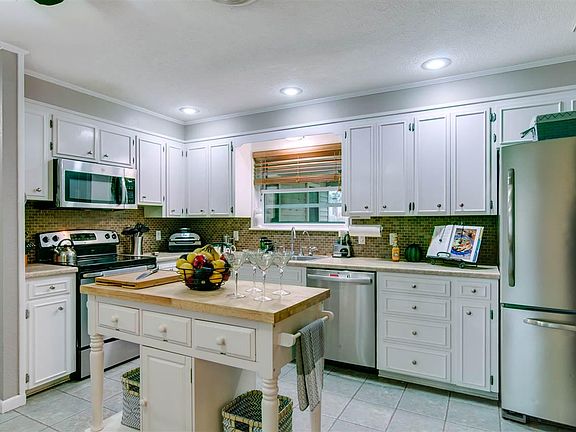 4th image of 4106 Arbor Dr